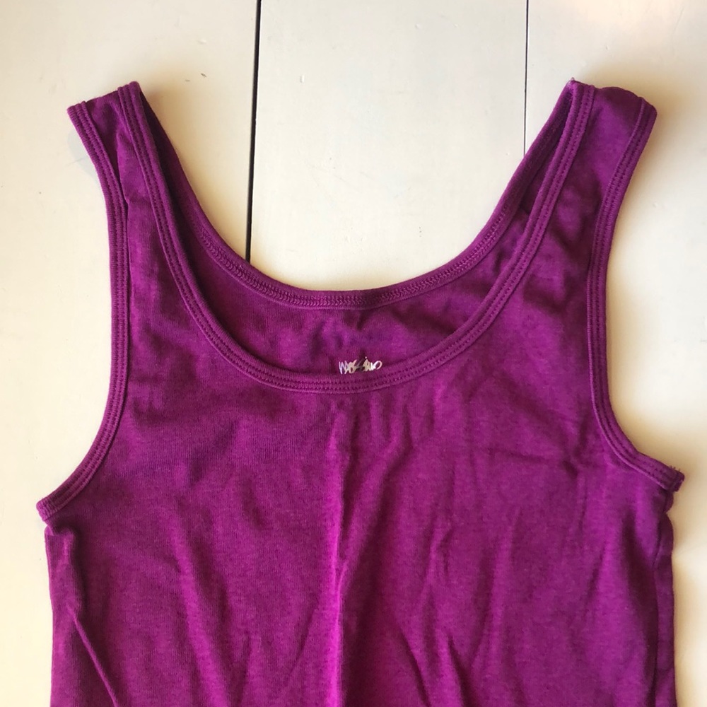 4 Tank Tops - Picture 2 of 5